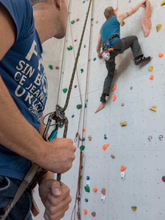 Klimmers aan het topropen